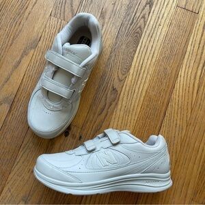 NEW New Balance Mens 577 Sneaker Taupe Velcro Leather Size 7.5 NWOT